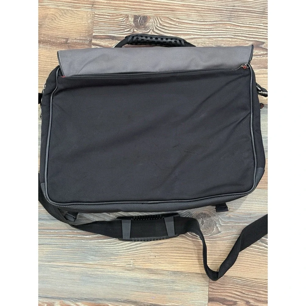 Swiss Gear Large Laptop Bag & Messenger 17x15x5 in With 14 Pockets.